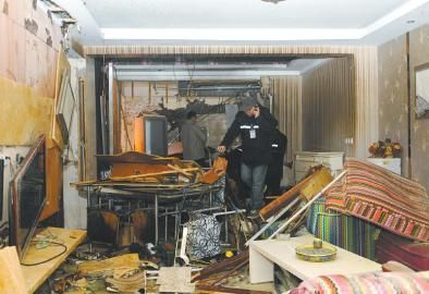12月12日上午11点，成都比华利国际城4栋1单元发生天然气爆炸，房屋受损严重。