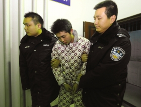 1月16日下午,犯罪嫌疑人王志初被新化警察抓获。