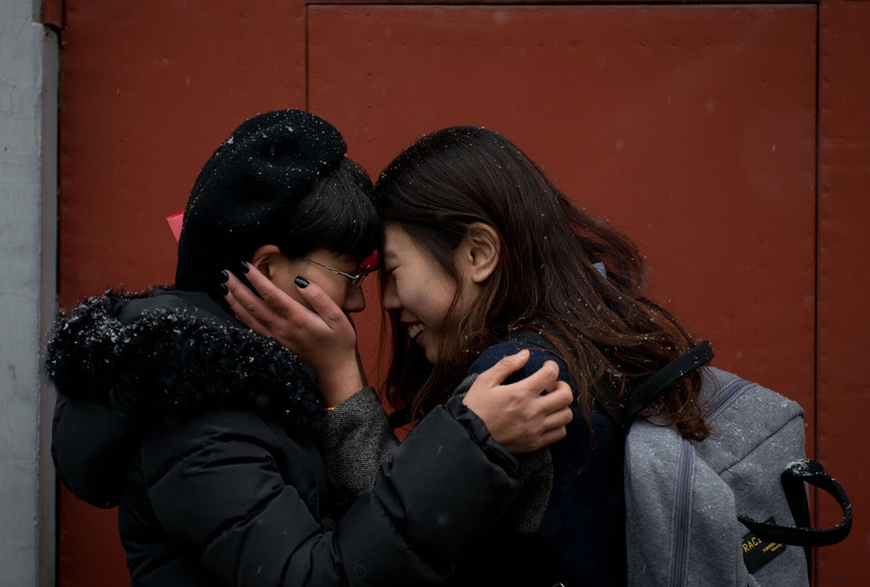 高清：北京一对女同性恋注册结婚被拒