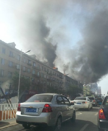 辽阳市一居民楼楼顶发生火灾 无人员伤亡