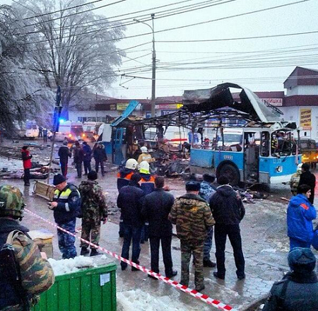 俄罗斯媒体公布的无轨电车爆炸现场照片