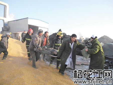 蛟河市河南街 加工厂事故 玉米堆掩埋