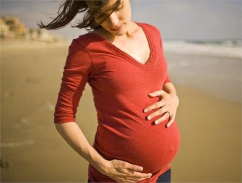奇闻！美国少妇怀孕期间再度怀孕 世所罕见