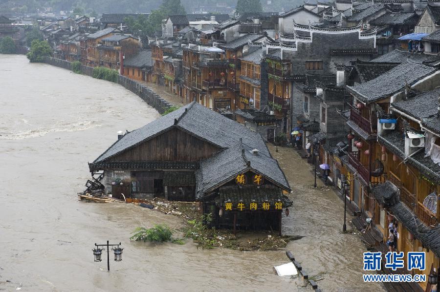 #（新华直击）（3）湖南遭受暴雨袭击 凤凰古城被淹