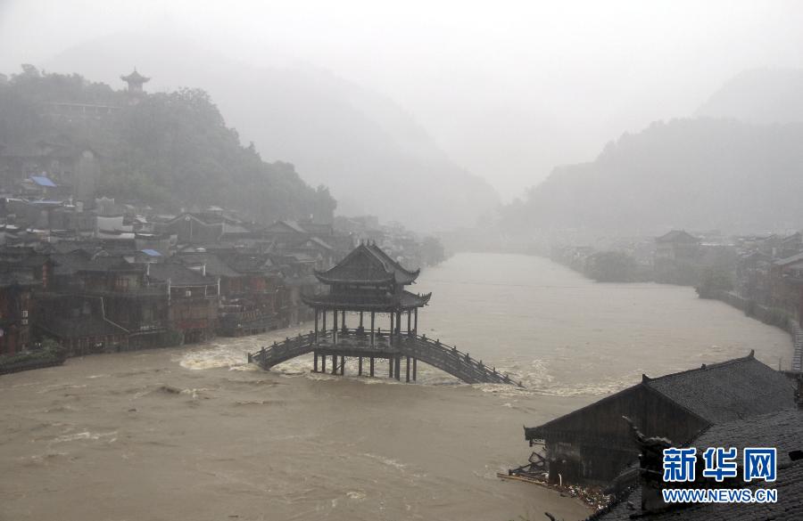 #（新华直击）（1）湖南遭受暴雨袭击 凤凰古城被淹