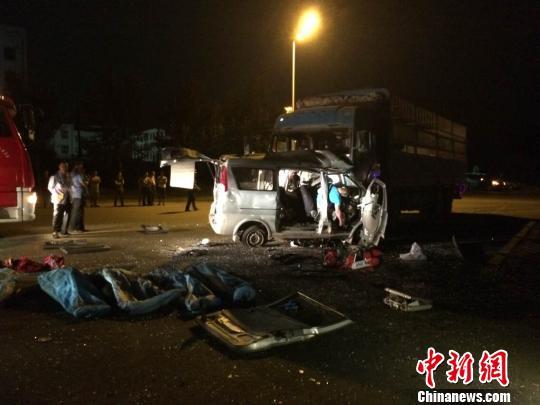 哈尔滨机场路发生重特大交通事故8人死亡（图）