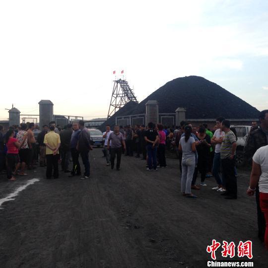 黑龙江鸡西煤矿透水事故致25人被困 矿主被控制