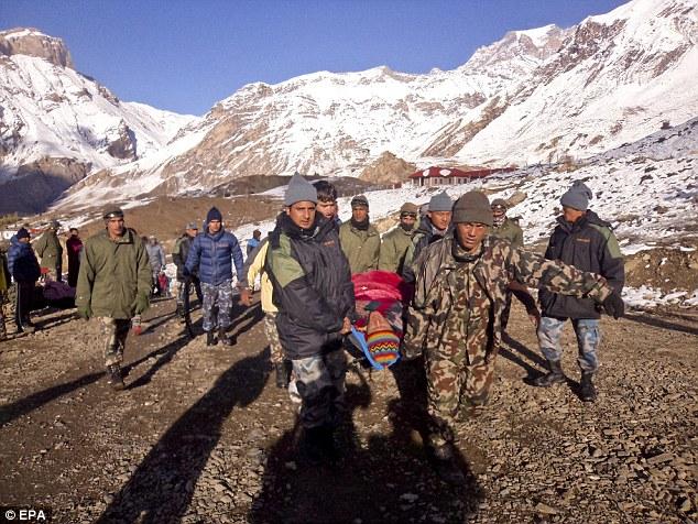 尼泊尔喜马拉雅山麓发生雪崩 21人死数十人失踪