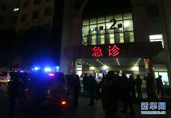 有人楼上撒券 有人拥挤起哄——上海外滩踩踏事故伤者回忆