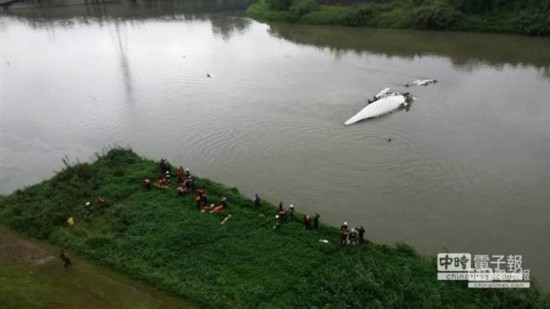 复兴客机坠落基隆河