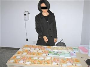 香港女子闯关被查 胸部大腿绑160余万钞票(图)