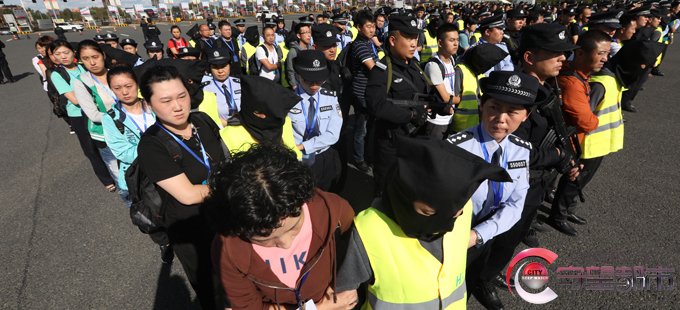 嫌疑人被押解回长春 东亚经贸新闻记者 王振东